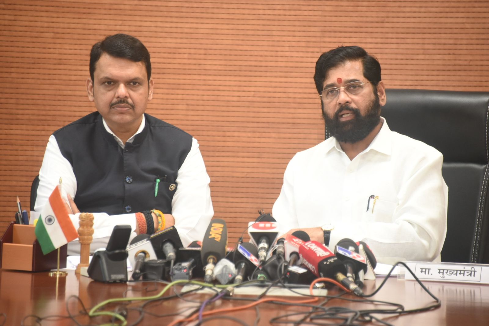 Maharashtra: शिंदे सरकार ने महाराष्ट्र के सचिवों को दी स्पेशल 'पावर', अब मंत्रियों की तरह ले सकेंगे फैसलें