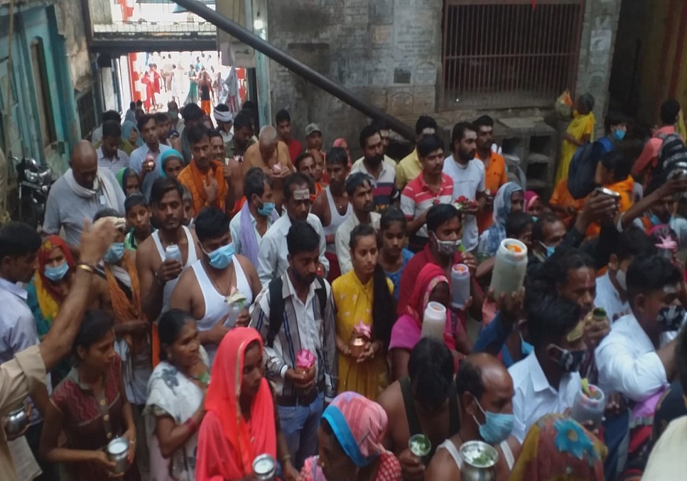 सावन के पहले सोमवार पर अयोध्या के सिद्ध शिव पीठ नागेश्वरनाथ में भक्तों का ताता