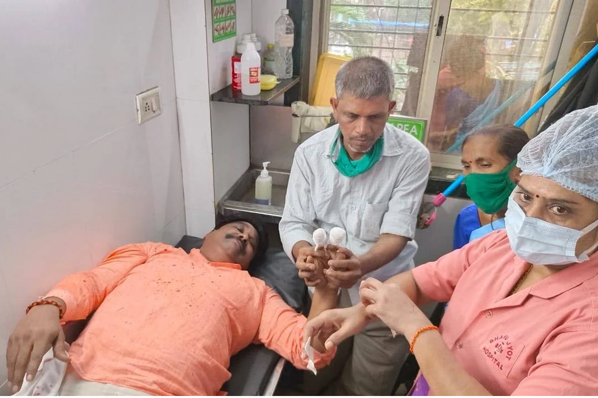 Shiv Sena leader Harshvardhan Palande attacked with sword and iron rod 
