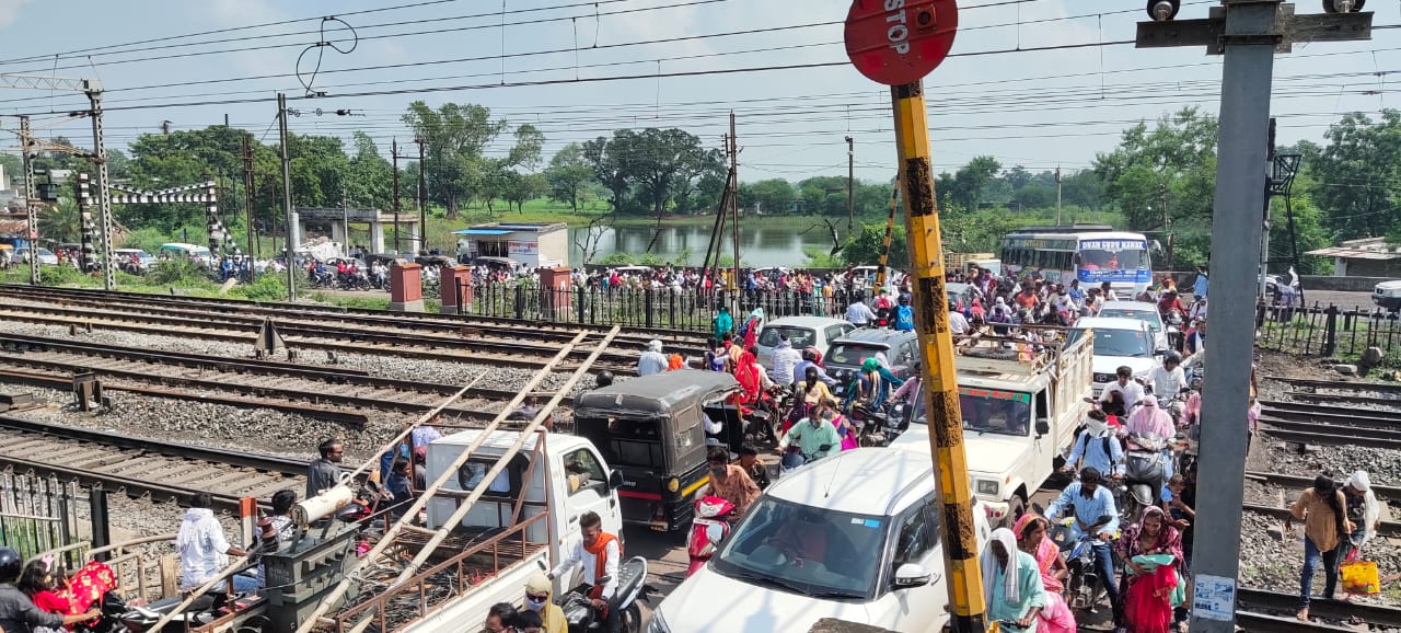 नैला फाटक में हर रोज जाम से पड़ता है जूझना, अंडरब्रिज से भी राहत नहीं