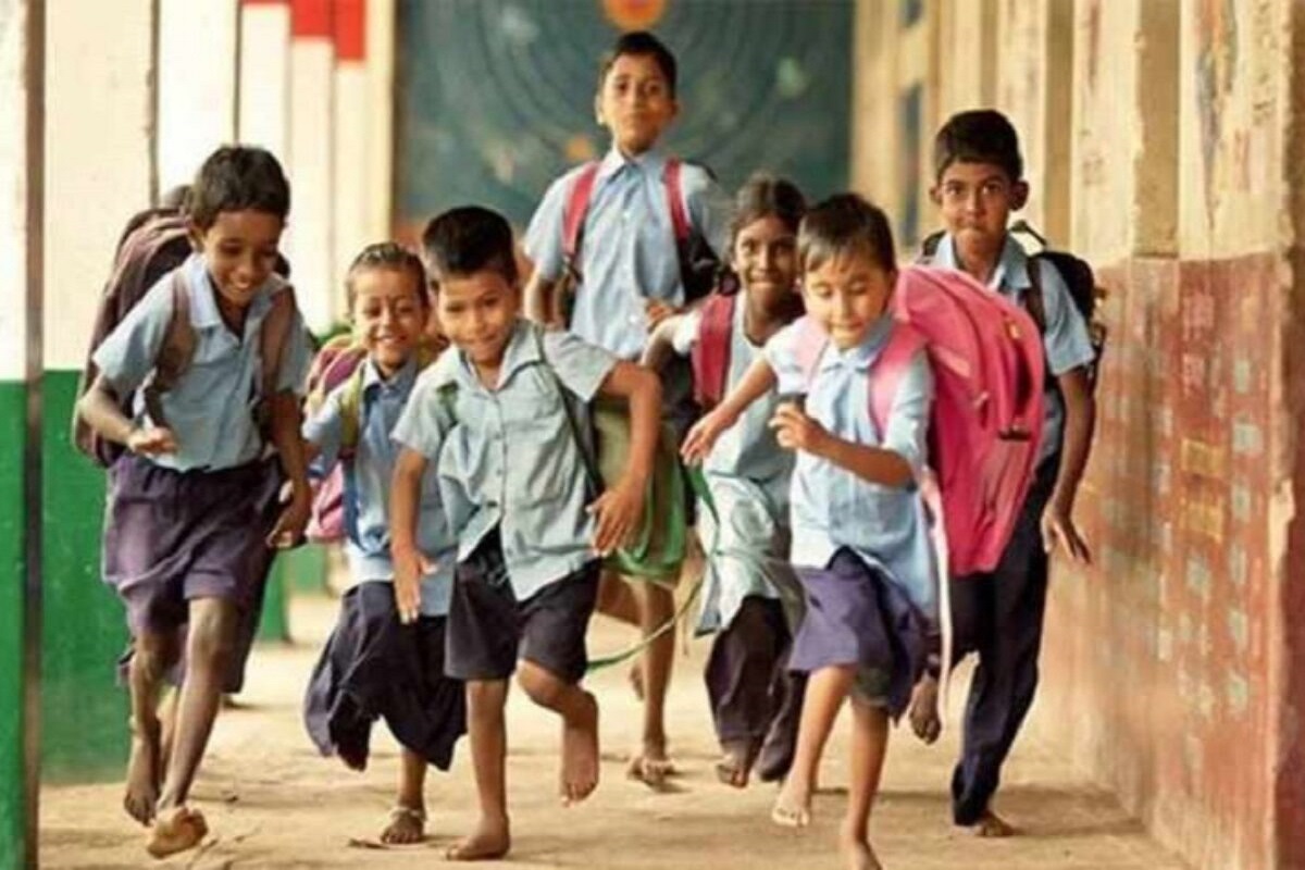 Bihar schools have made Friday holiday instead of Sunday in Muslim majority  areas, did not even take any permission from government | झारखंड के बाद अब  बिहार के कई स्कूलों ने रविवार
