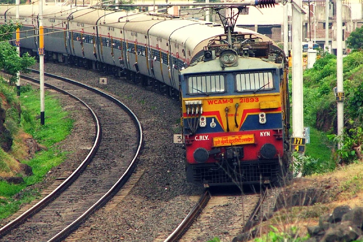 Railways canceled many trains in Maharashtra