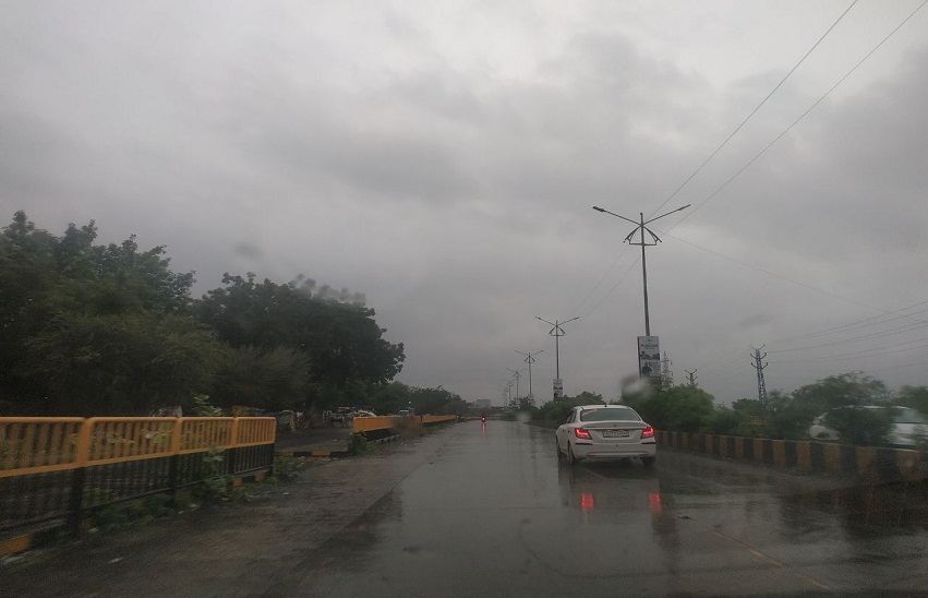 19 घण्टे से लगातार मूसलाधार बारिश, शनिवार को राजस्थान के इन जिलों में भारी बारिश की चेतावनी