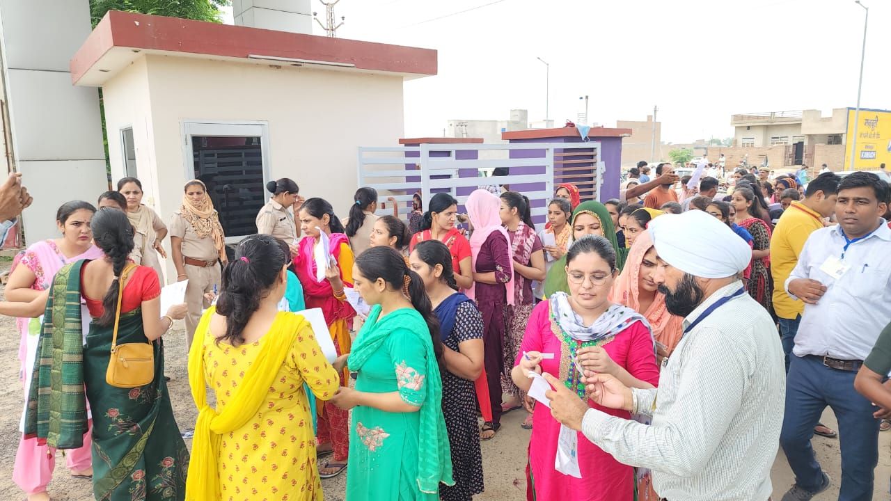 हनुमानगढ़: रीट परीक्षा को लेकर अभ्यर्थियों में रहा उत्साह, कलक्टर व एसपी ने जांचे परीक्षा केंद्र