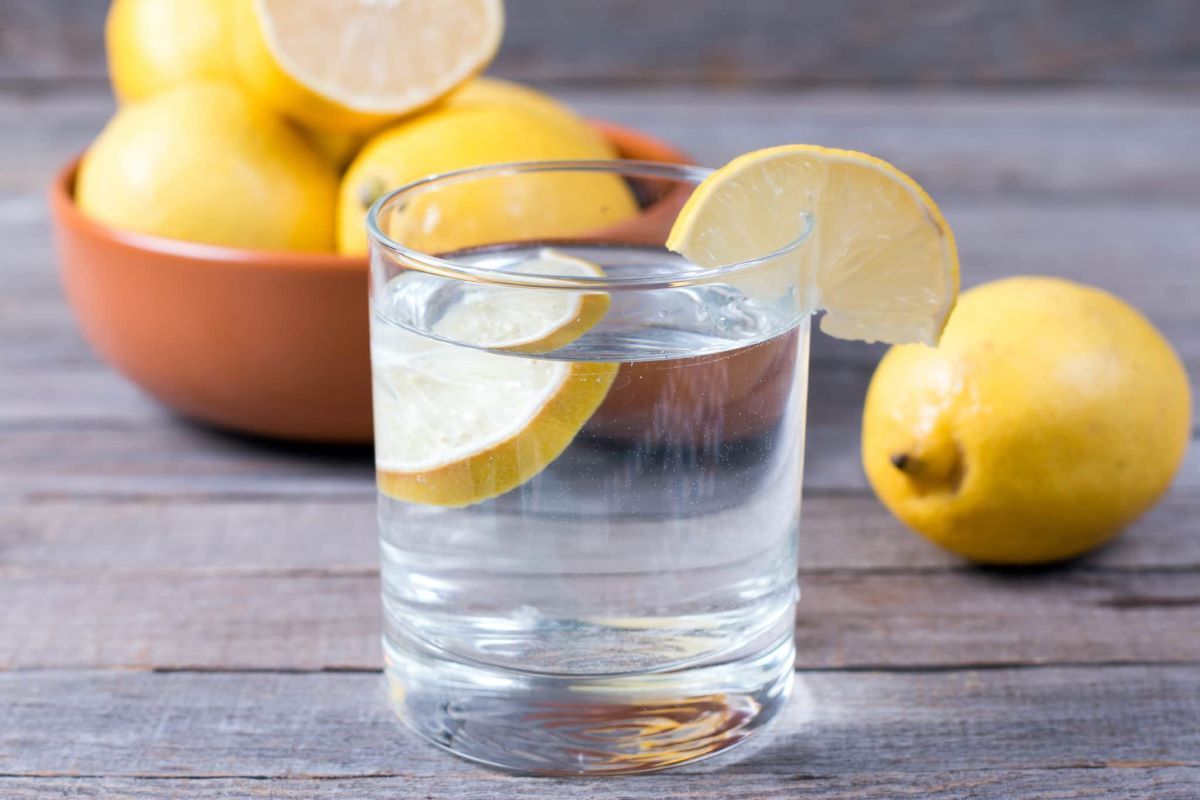 Lemon Water Side Effects: नींबू पानी फायदे की जगह सेहत को पहुंचा सकता है नुकसान, जानें इसके साइड इफेक्ट्स