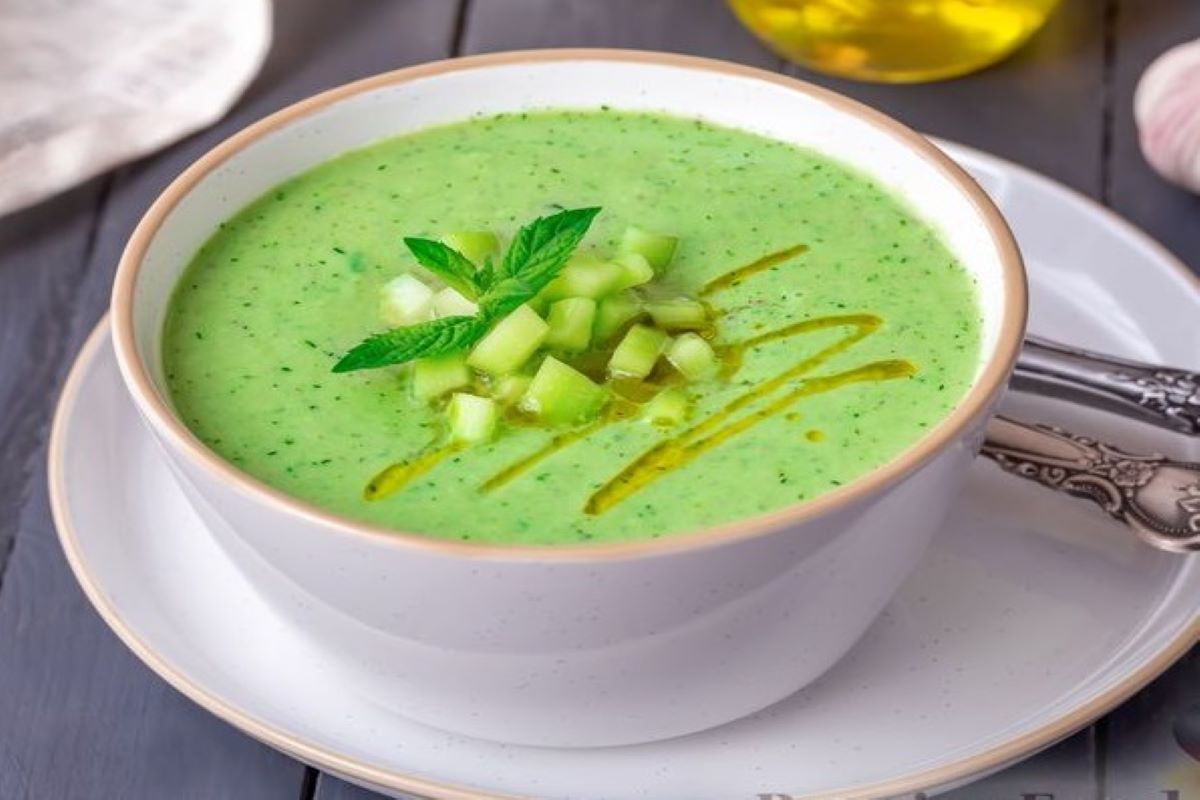 Soup For Summer: गर्मियों में करें इन सूप का सेवन, शरीर को मिलेगी ठंडक 