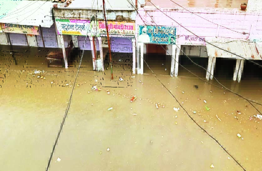 बारिश से मालपुरा की कई कॉलोनियों व घरों में पानी घुसा