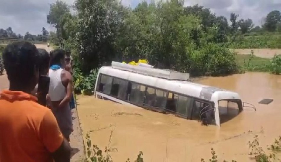 Bus accident in Jashpur Nagar
