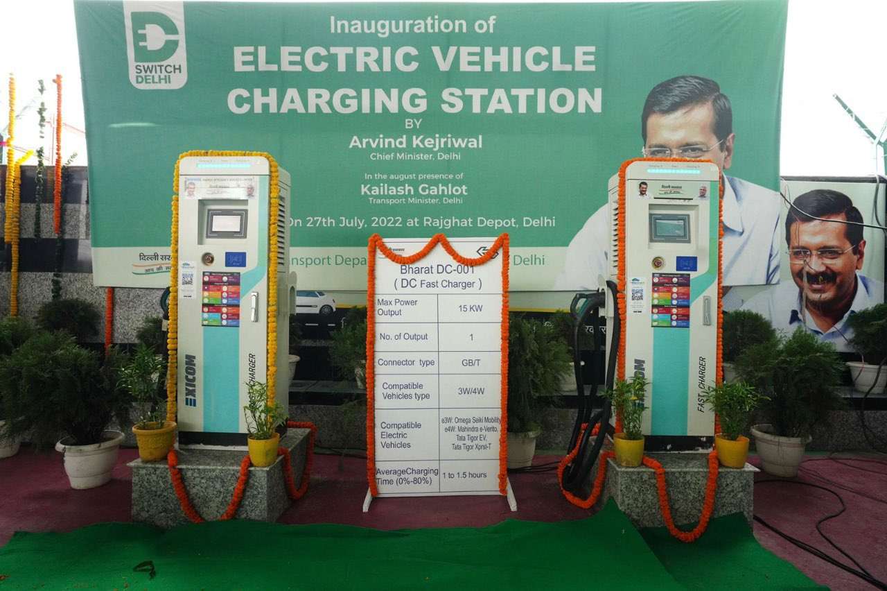Delhi: दिल्ली में शुरू हुए 7 ईवी चार्जिंग स्टेशन, सीएम अरविंद केजरीवाल ने कहा दो सालों में राजधानी में सबसे ज्यादा बिके ईवी