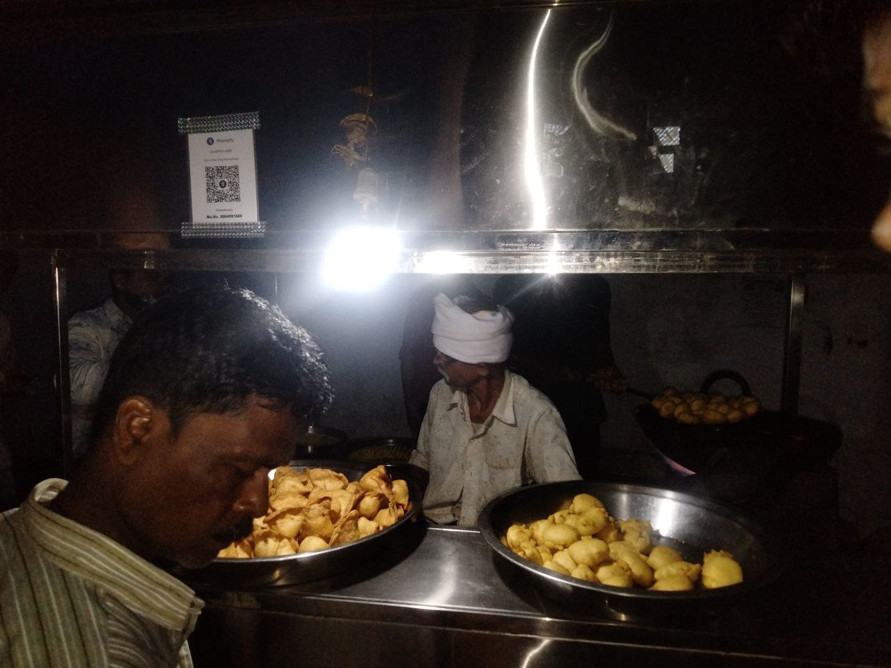 Here the shop of samosas and mangodi, operated for 41 years, starts ta