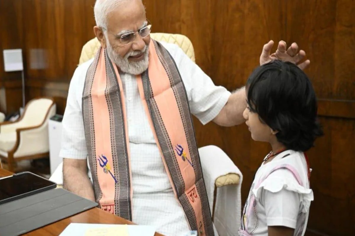 pm-modi-asks-8-year-old-do-you-know-what-i-do-answer-leaves-him-in-splits.jpg