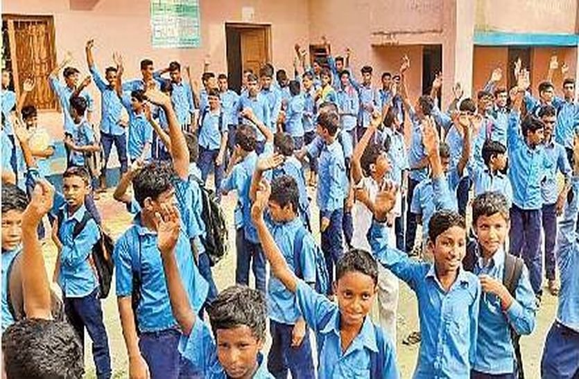 दो जोड़ी स्कूली यूनिफार्म की सिलाई 175 रुपए, राजस्थान सरकार के फैसले से असमंजस