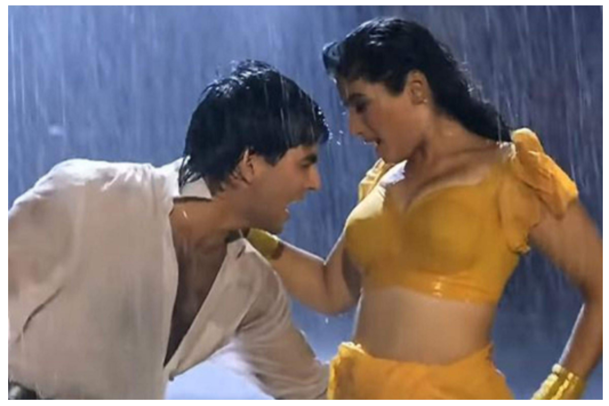 raveena tandon dont want to do mohra song tip tip barsa paani know the  reason | दिव्या भारती की मौत के बाद रवीना टंडन को मिली थी फिल्म, लेकिन 'टिप  टिप बरसा