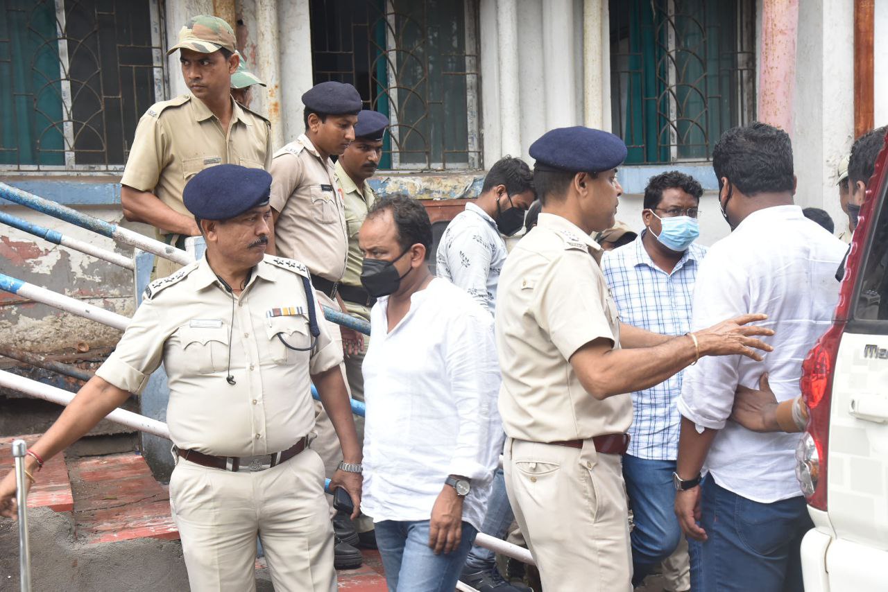 कांग्रेस के तीनों विधायक गिरफ्तार, पार्टी ने किया निलम्बित
