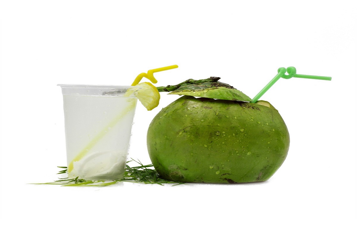 Coconut Water Benefits: रोज सुबह खाली पेट नारियल पानी पीने के हैं अनगिनत फायदे, पाचन से जुड़ी समस्याओं को करता है दूर