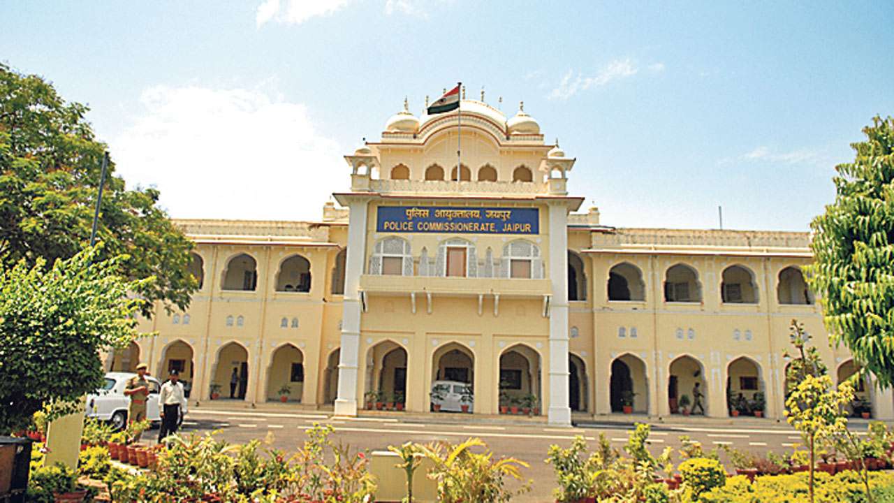 हथियारों सहित सात शातिर बदमाशों को दबोचा