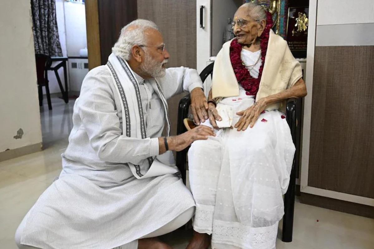 prahlad-modi-told-why-pm-modi-meet-with-his-mother-alone.jpg