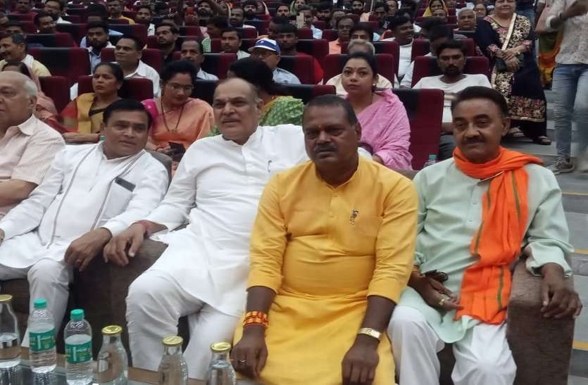 57 साल बाद कांग्रेस महापौर शोभा सिकरवार ने ली शपथ