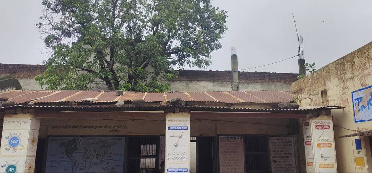 साकरिया स्कूल में खतरे के साए में पढऩे को मजबूर डेढ़ सौ विद्यार्थी