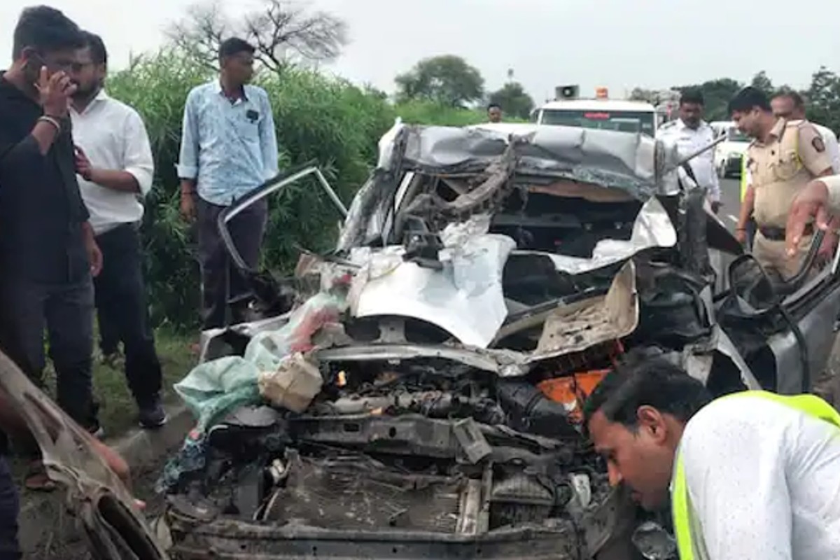 3 people of the same family died in a horrific road accident in Nashik 