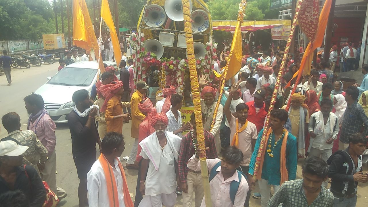 श्योपुर से डिग्गी के लिए रवाना हुआ 10 हजार पदयात्रियों का जत्था