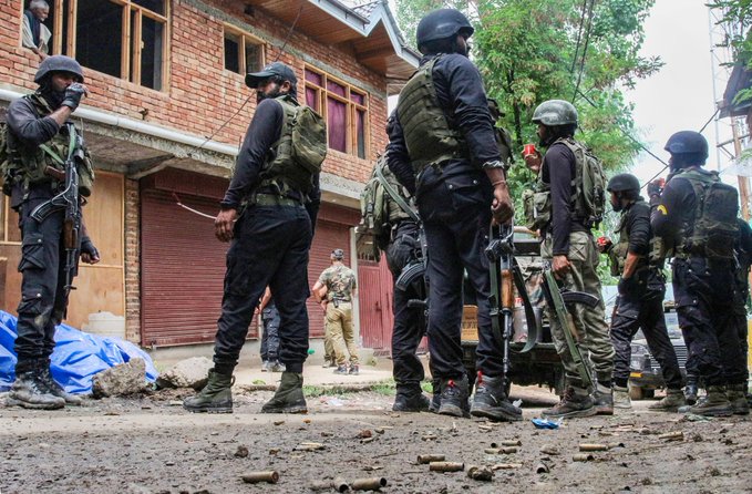 Jammu Kashmir: पुलवामा में आतंकियों ने फिर बिहारियों को बनाया निशाना, ग्रेनेड हमले में एक की मौत, दो घायल