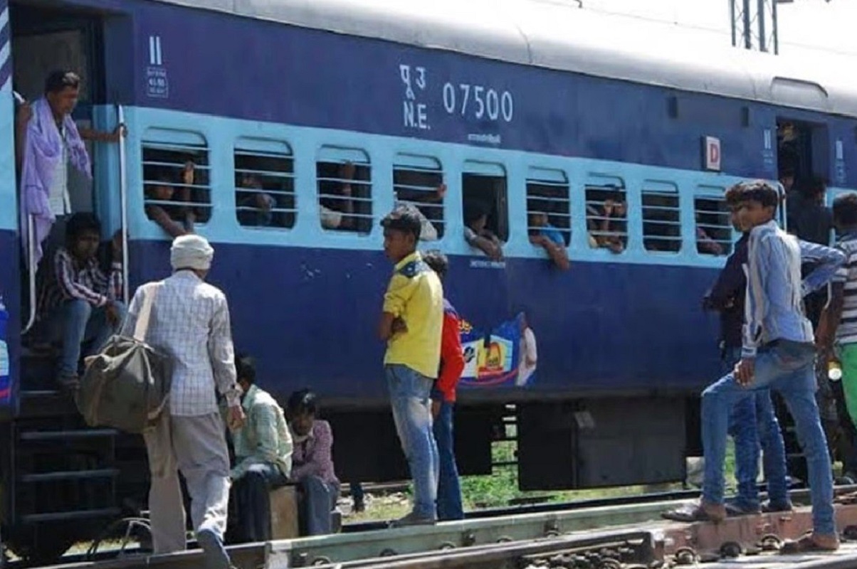 बिहार में रास्ता भूल गई ट्रेन, जाना था समस्तीपुर पहुंच गई कहीं और, 2 अफसर निलंबित