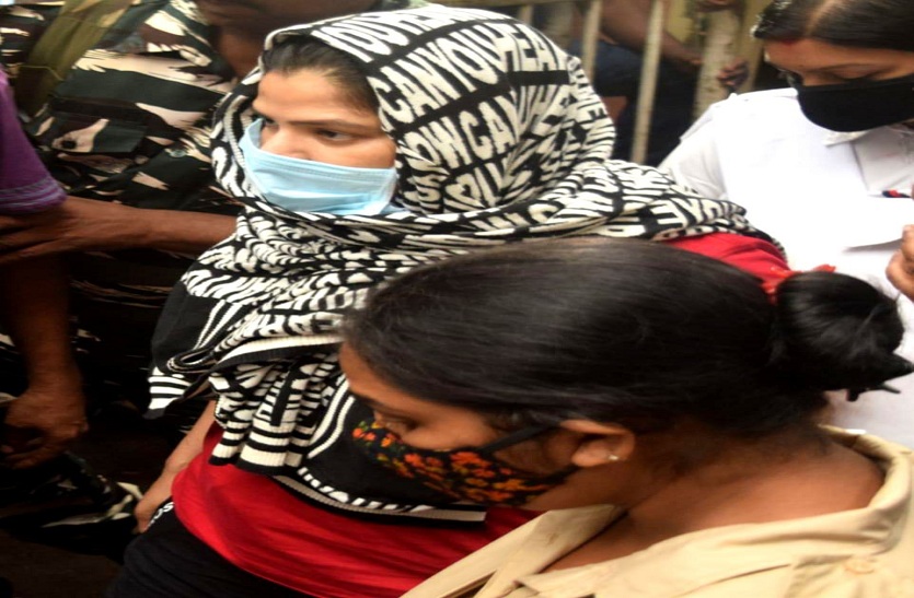 पार्थ चटर्जी और करीबी अर्पिता मुखर्जी के अपा बंगले में खुदाई, नजर में काली कमाई