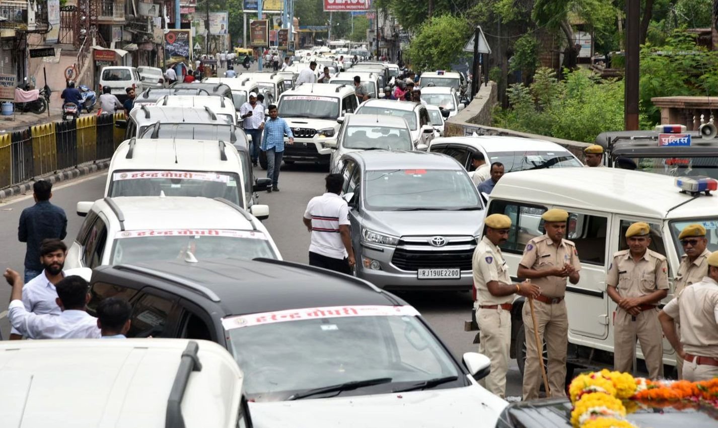 जोधपुर में वाहनों का लगा लम्बा जाम, कारण जान रह जाएंगे हैरान, देखें Video