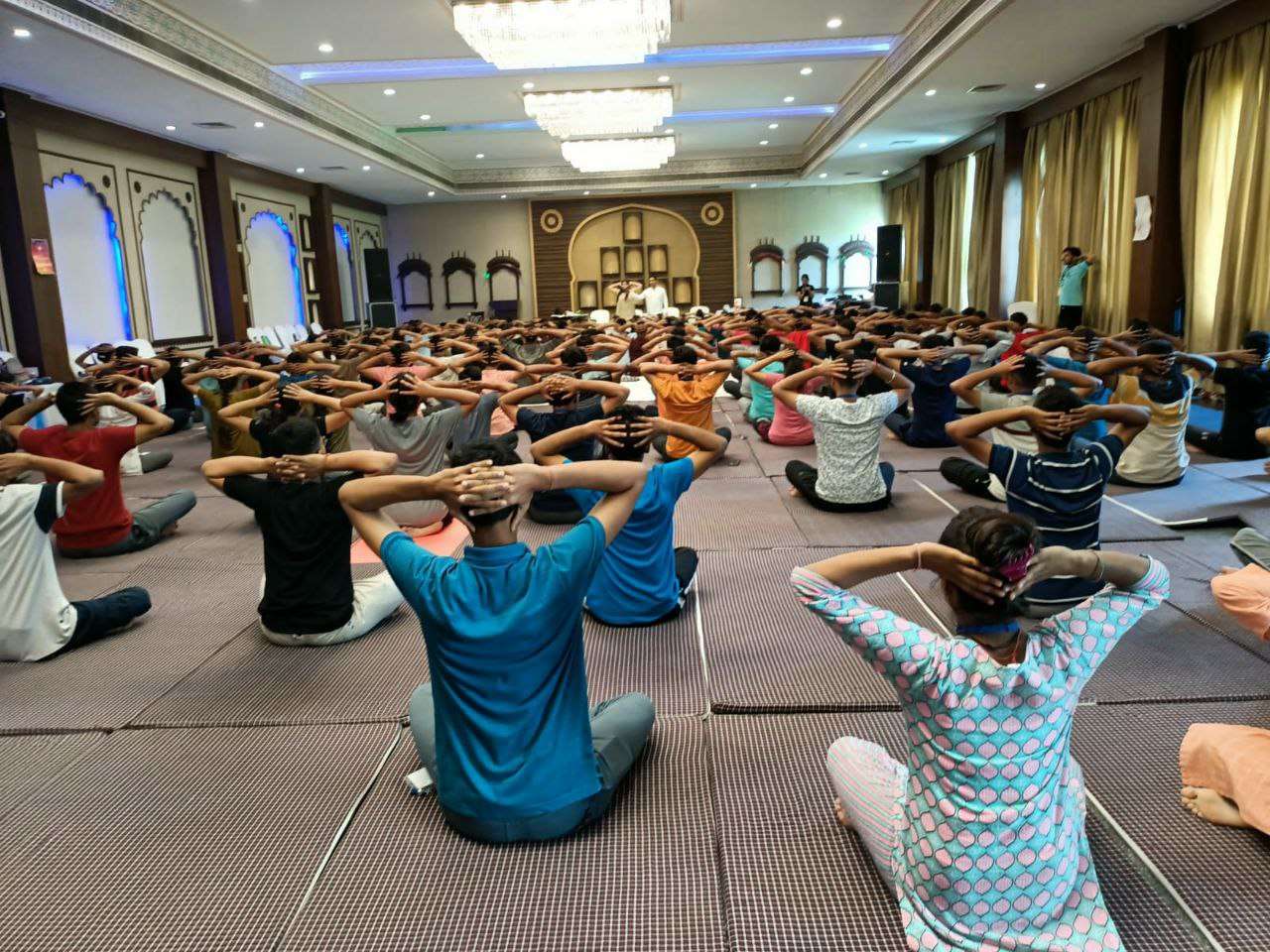 आर्ट ऑफ लिविंग संस्थान ने किया यूथ एम्पावरमेंट एवं स्किल वर्कशॉप का आयोजन