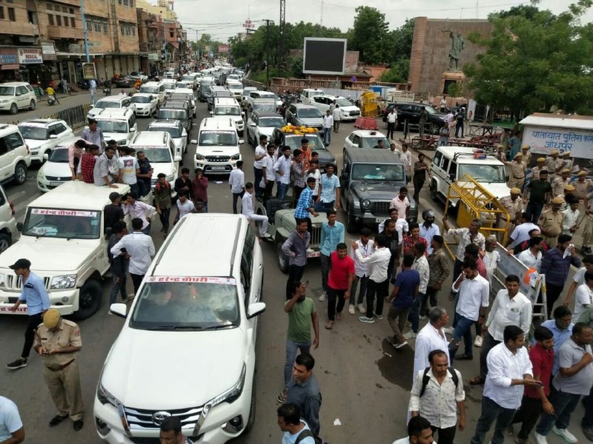 crumbling traffic system : ढाई घंटे रेंगता रहा शहर, चरमराई यातायात व्यवस्था