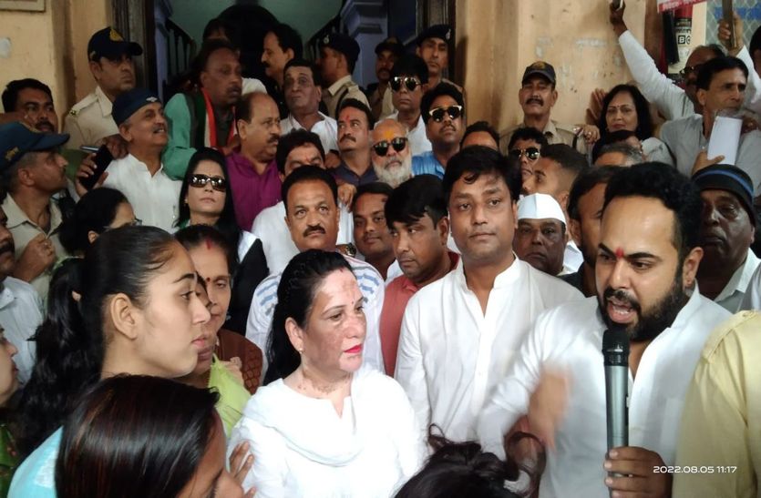 Indore News : कांग्रेस नेता नहीं हो रहे एकजुट, प्रदर्शन में पार्षद-विधायक गायब