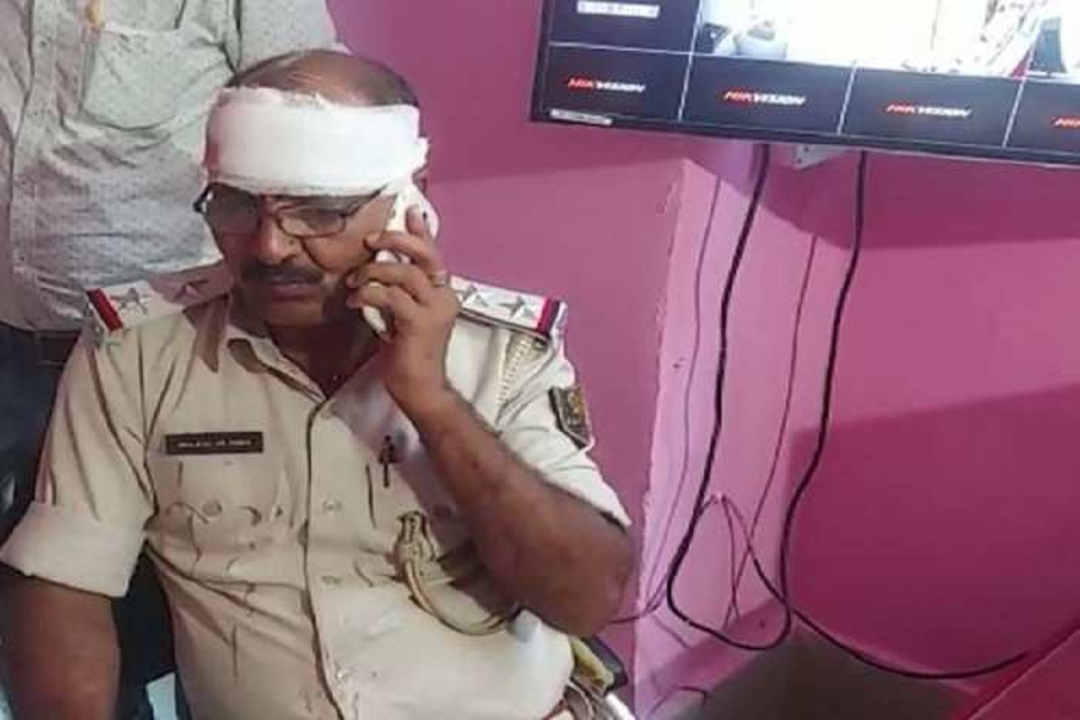 बिहारः रेप के आरोपी डॉक्टर को गिरफ्तार करने पहुंची पुलिस की बाउंसरों ने की पिटाई, दारोगा के वर्दी तक फाड़े