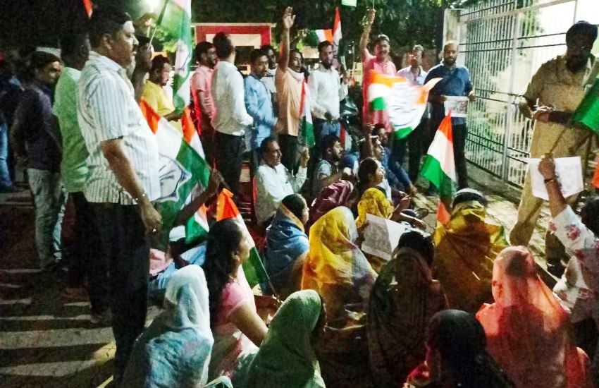 तिरंगा के अपमान के विरोध में जिला कांग्रेस कमेटी का विरोध प्रदर्शन, भाजपा नेता के खिलाफ कार्रवाई की मांग