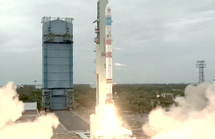 अंतरिक्ष में भारत की नई उड़ान, इसरो ने लॉन्च किया पहला SSLV-D1