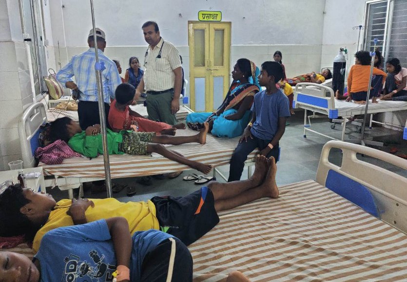 एकलव्य आवासीय विद्यालय में मिल रहा दूषित भोजन व पानी, खाना खाकर 55 बच्चे बीमार