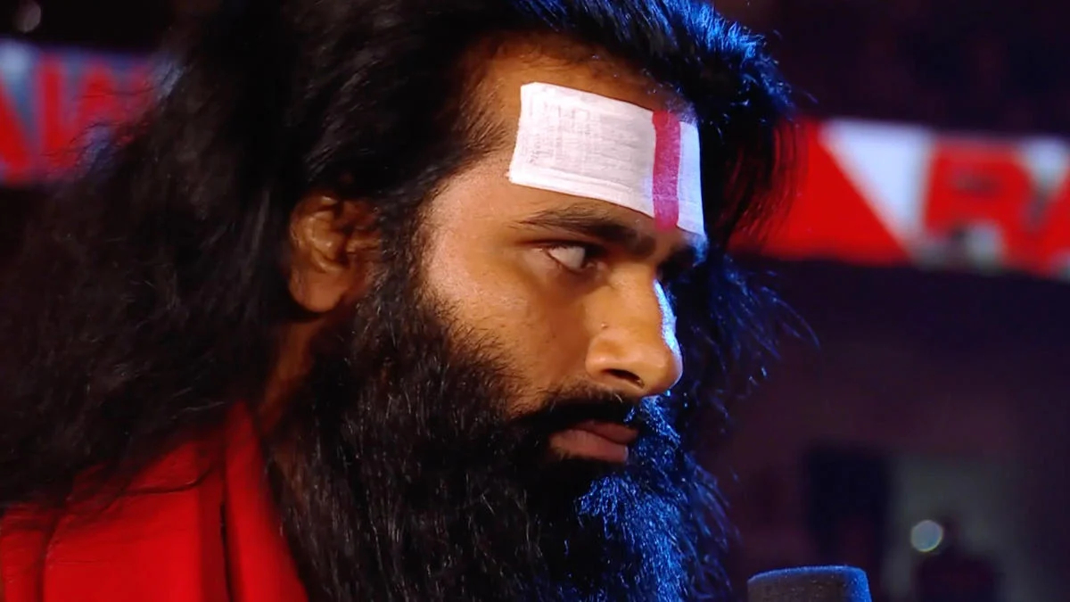 भारतीय स्टार वीर महान के लिए WWE ने Raw के दरवाजे किए बंद, मेन इवेंट में 2 दिग्गजों ने मचाया बवाल!