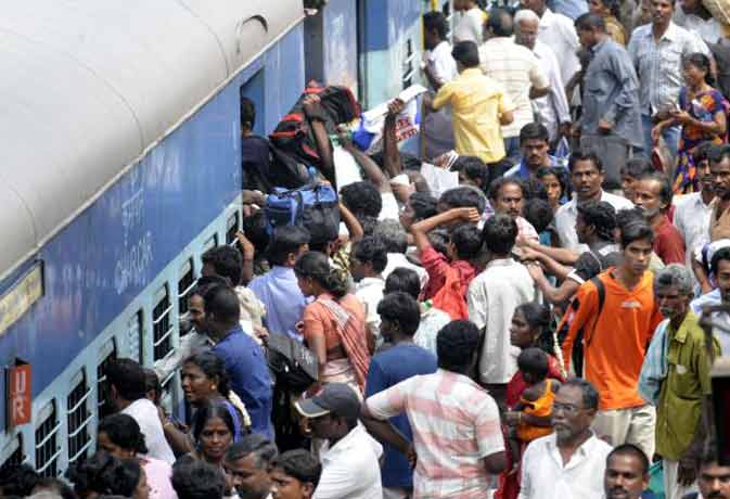 रक्षाबंधन पर ट्रेनें फुल, भोपाल, दिल्ली और जयपुर की ट्रेनों में लंबी वेटिंग