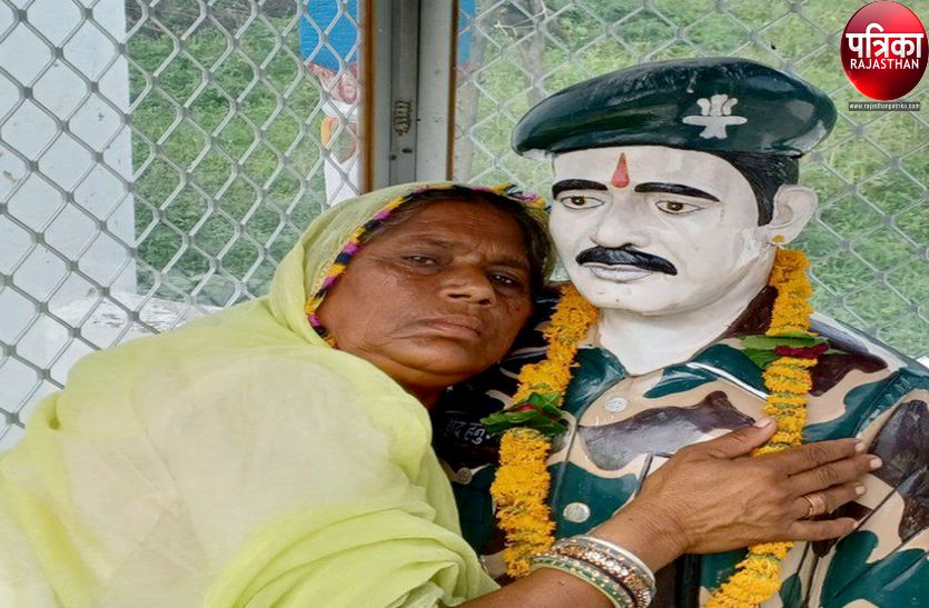 Raksha Bandhan : शहीद भाई की प्रतिमा पर राखी बांध फफक उठी बहन, देखें ये वीडियो...