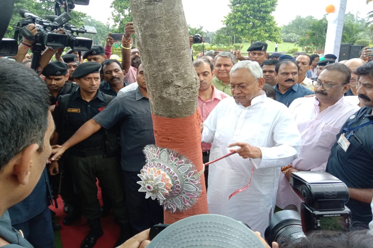bihar-chief-minister-nitish-kumar-participated-in-the-program-bihar-tree-protection-day-tied-rakhi-to-the-tree.jpg