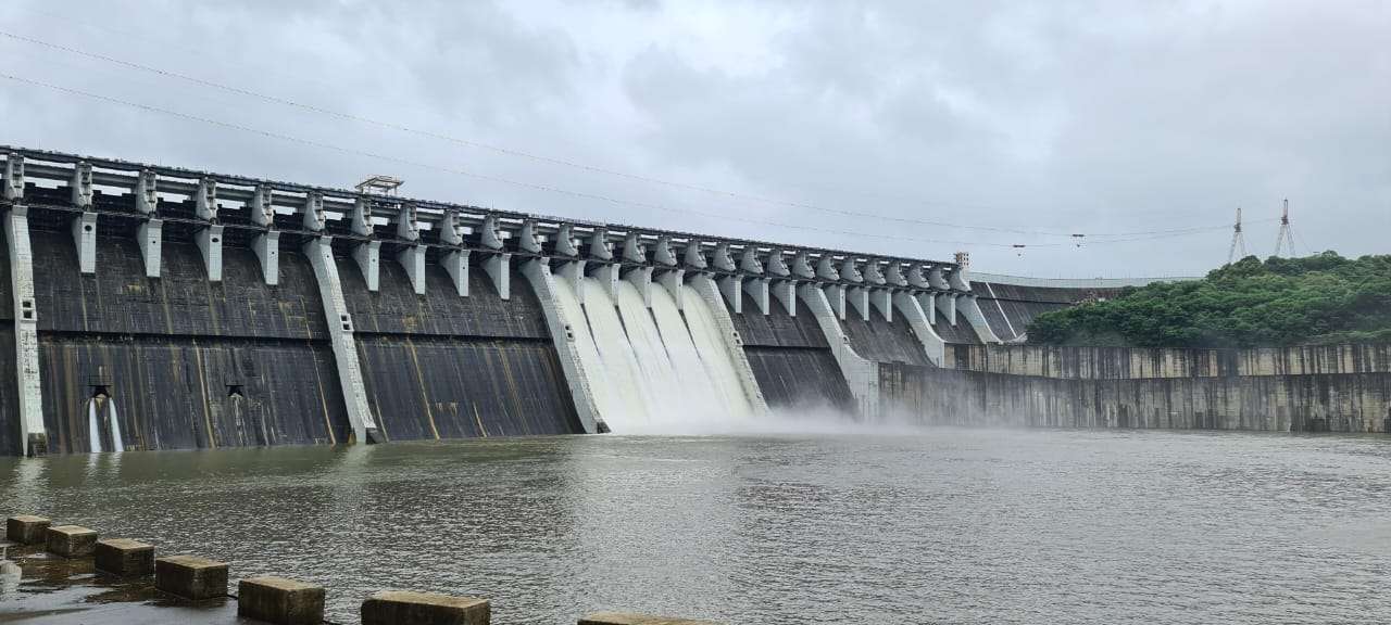 Narmada Dam: सरदार सरोवर नर्मदा बांध के 5 गेट खोले