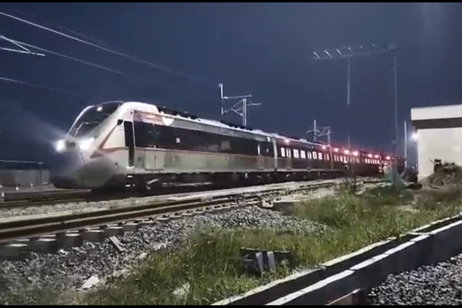 वंदे भारत ट्रेन: ट्रेनों को आपस में टकराने से बचाएगी नई तकनीक, कई अन्य खूबियों से है लैस ट्रेन