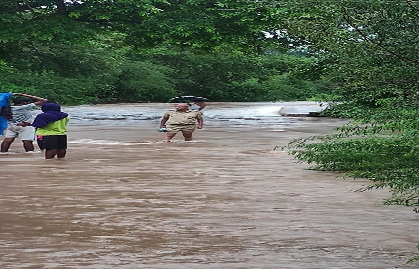 भारी बारिश से एनएच 52 पर आया पानी, रास्ता बंद, पुलिस तैनात, राजस्थान में आज इस राजमार्ग पर  सफर से पहले पूरी खबर पढि़ए