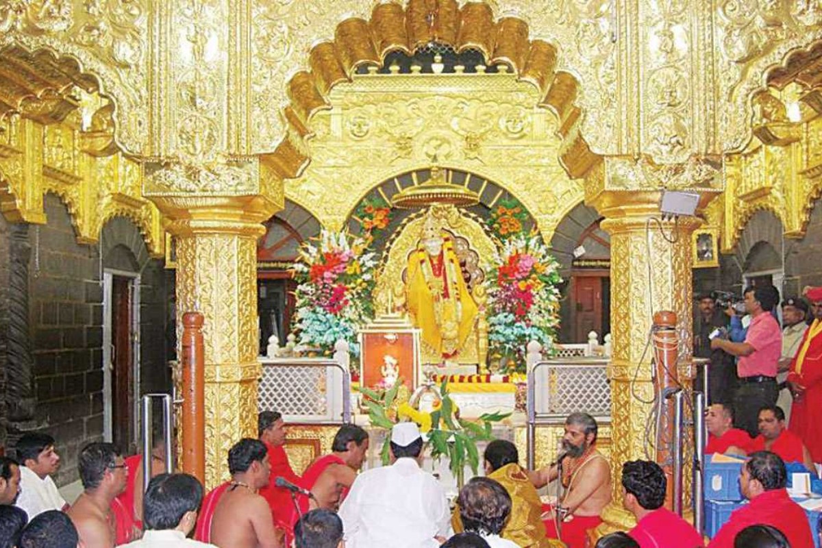 Maharashtra: एक शख्स ने शिरडी साईबाबा मंदिर में 36 लाख से भी अधिक का सोने का मुकुट किया दान