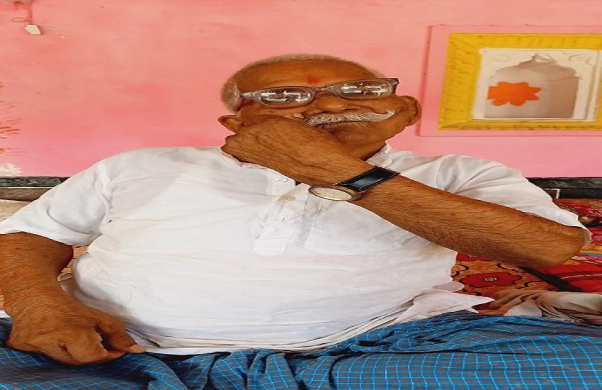 WEST BENGAL --दुख के बाद भी मूंछों पर ताव, -फिरंगी राज से लोहा लेने वाले 102 साल के पहलवान लोकगायक जंगबहादुर गुमनामी के अंधेरे