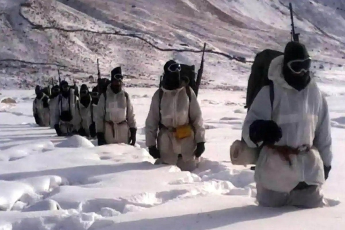 Martyr's body found in Siachen after 38 years, 19 soldiers were buried in 1984