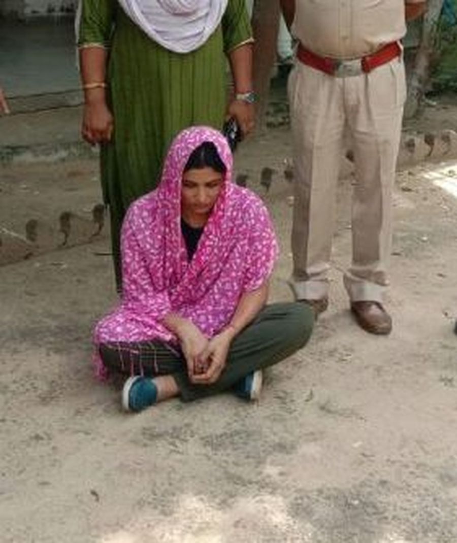 Lady smuggler : जेल से छूटते ही डोडा पोस्त लेकर आ रही महिला तस्कर (Rajal) गिरफ्तार