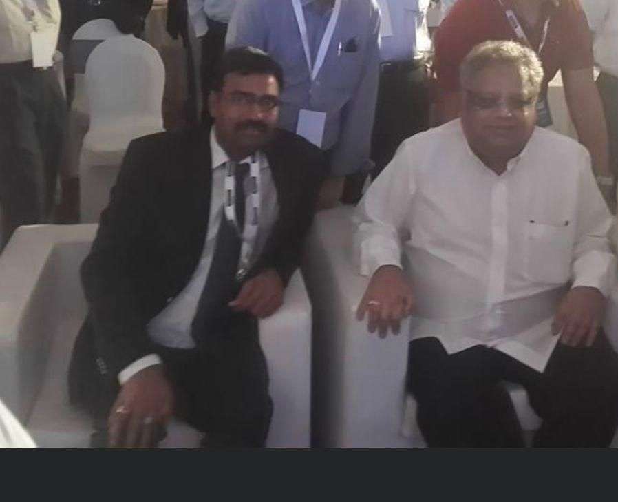 rakesh_jhunjhunwala_with_a_rajasthani_investor.jpg