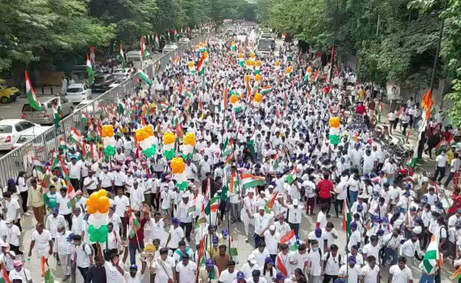 VIDEO कांग्रेस के शीर्ष नेताओं ने निकाला स्वतंत्रता मार्च