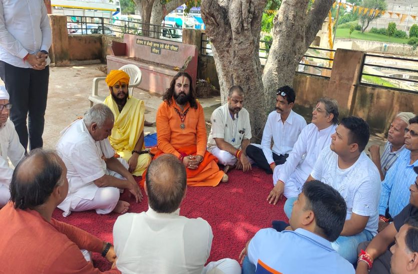 खाटूश्यामजी हादसा: श्रीश्याम मंदिर कमेटी समर्थन में उतरे पीठाधीश व पुजारी, बनाई कमेटी, दी आंदोलन की चेतावनी